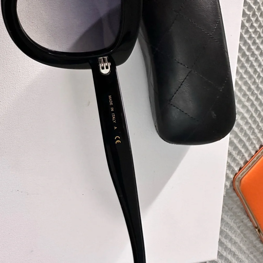 Rare CHANEL Black Runway Sunglasses with Pearl Accents - Picture 3 of 5